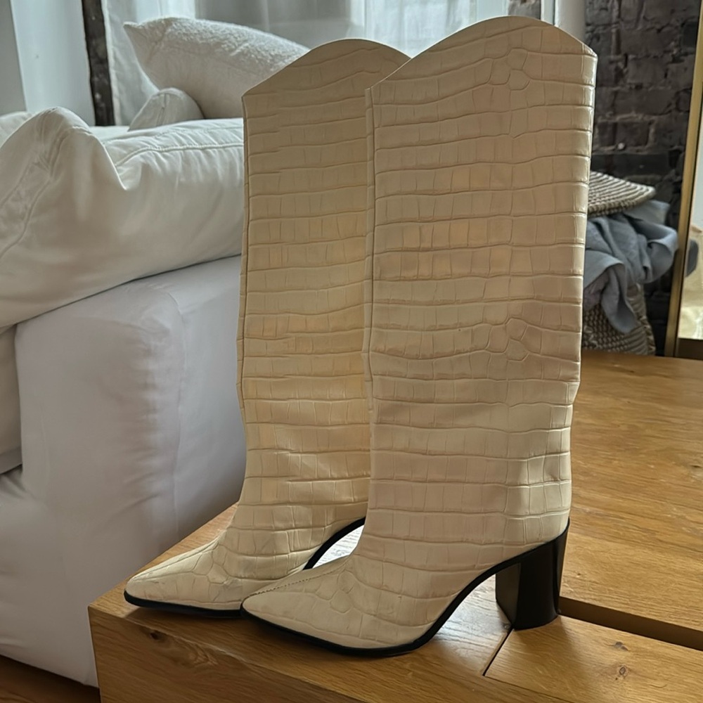 SCHUTZ Cream Croc-Embossed Heeled Boots